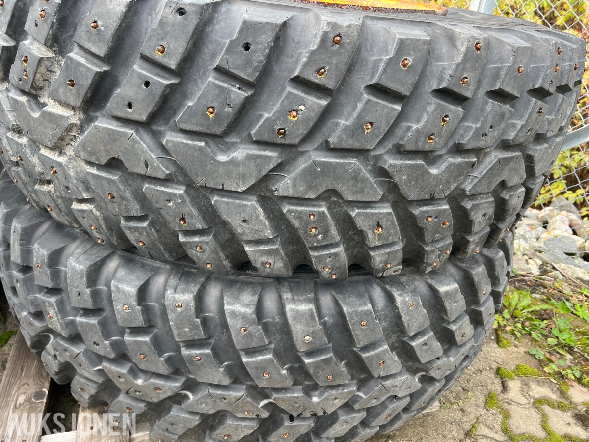 2013 John Deere 6150R - frontlaster, to hjulsett