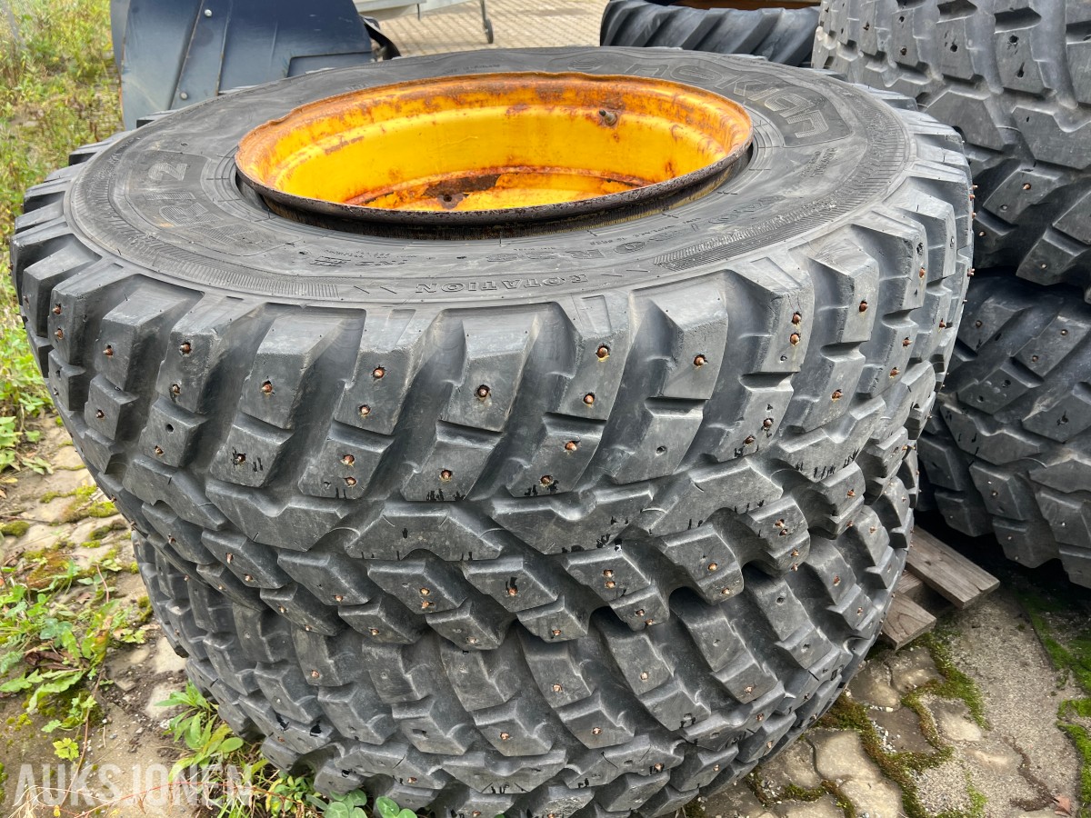 2013 John Deere 6150R - frontlaster, to hjulsett