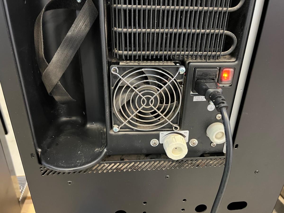 2023 Franke A300 W4 automatisk kaffemaskin med vanndispenser og kombiskap