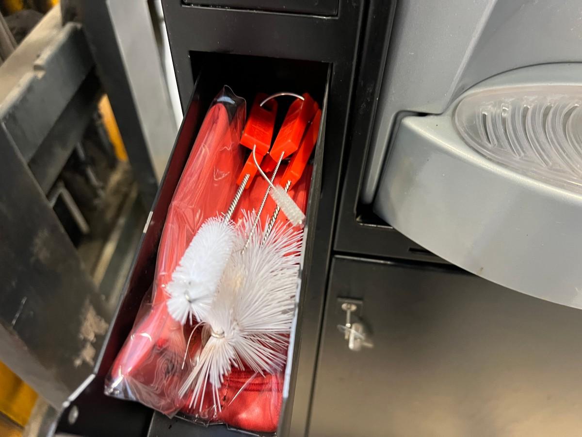 2023 Franke A300 W4 automatisk kaffemaskin med vanndispenser og kombiskap