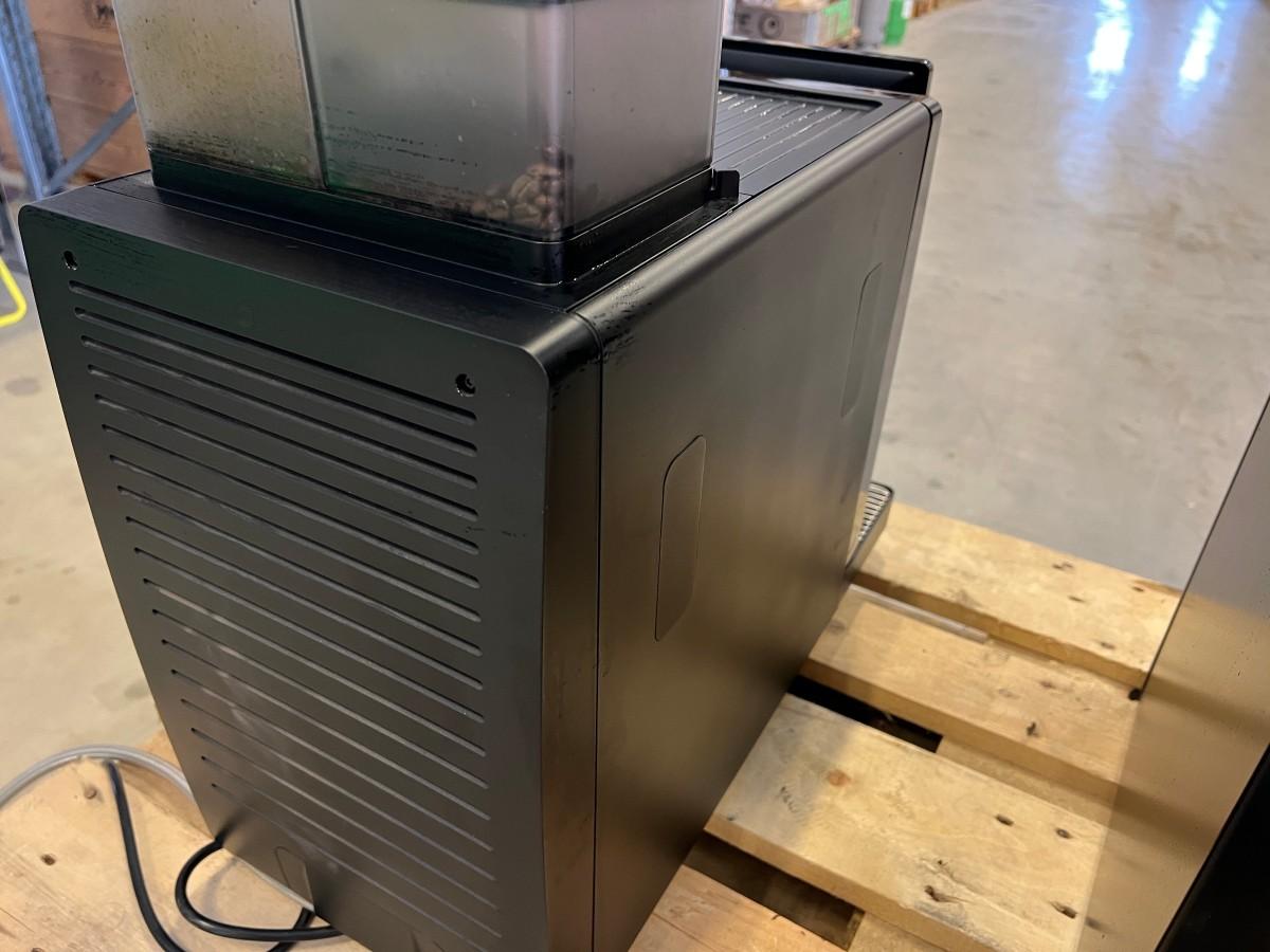 2023 Franke A300 W4 automatisk kaffemaskin med vanndispenser og kombiskap