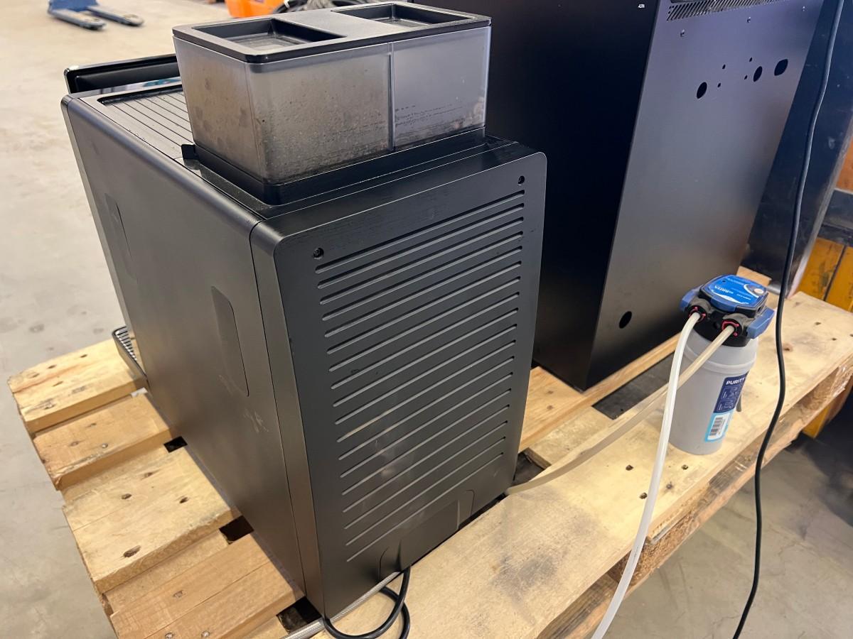 2023 Franke A300 W4 automatisk kaffemaskin med vanndispenser og kombiskap