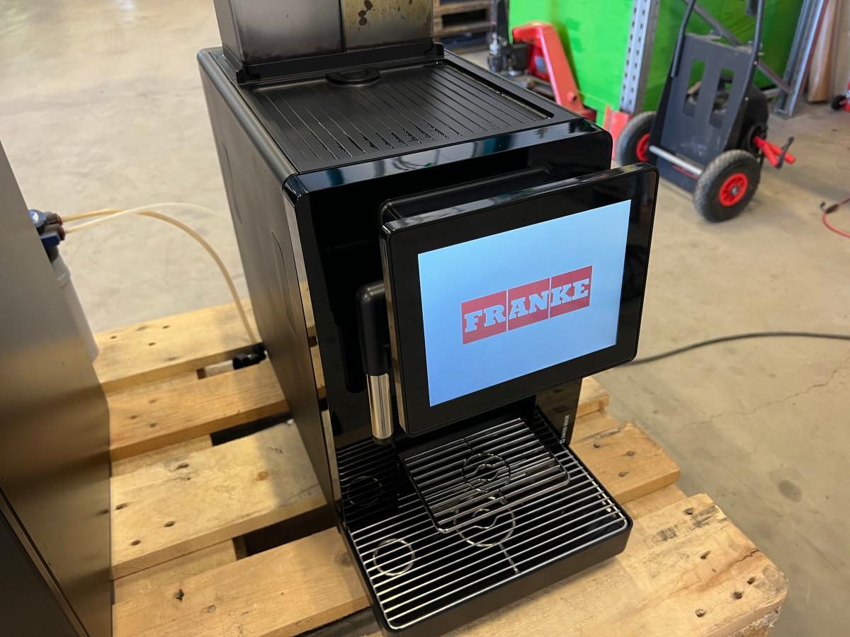 2023 Franke A300 W4 automatisk kaffemaskin med vanndispenser og kombiskap