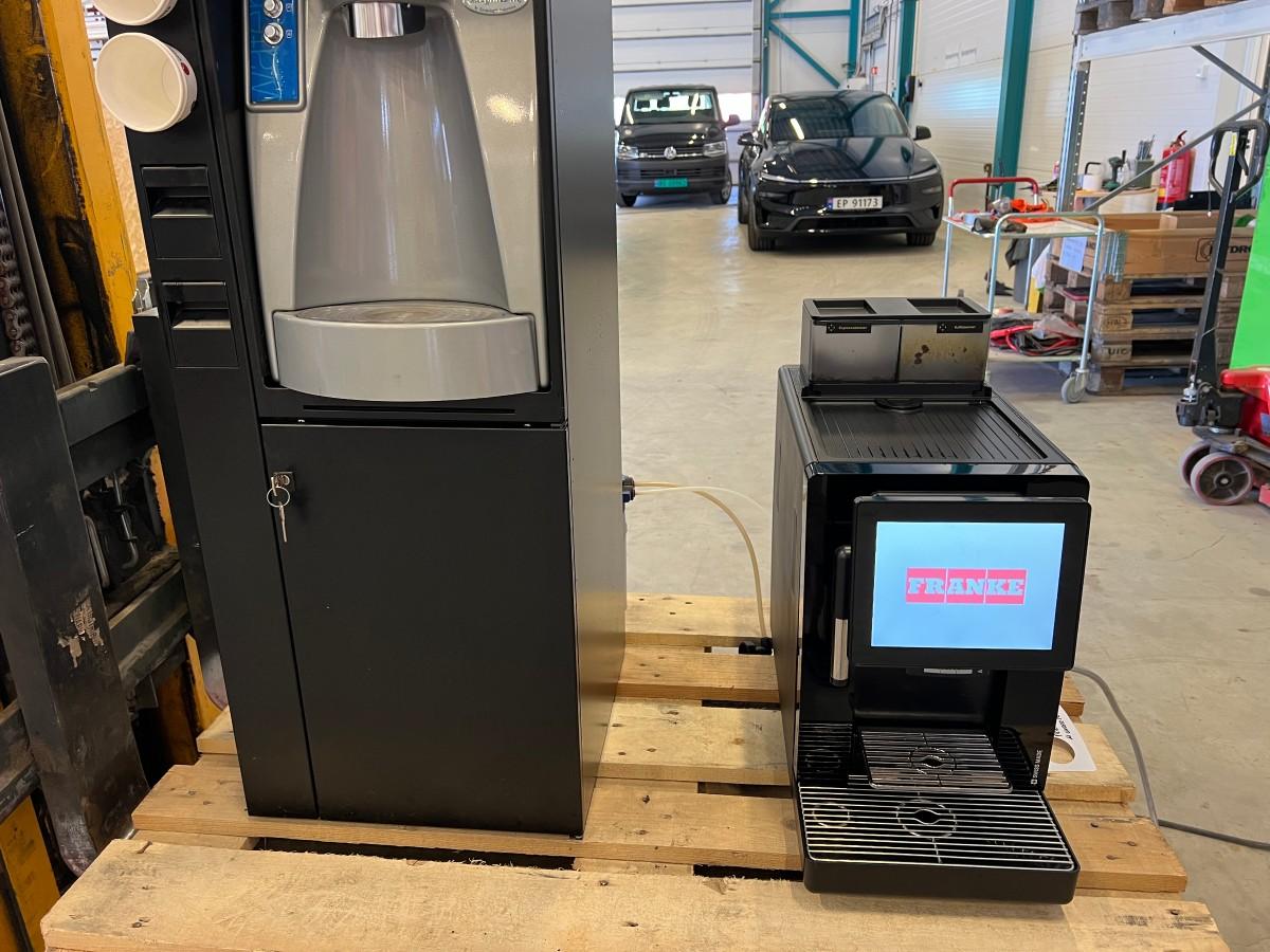 2023 Franke A300 W4 automatisk kaffemaskin med vanndispenser og kombiskap