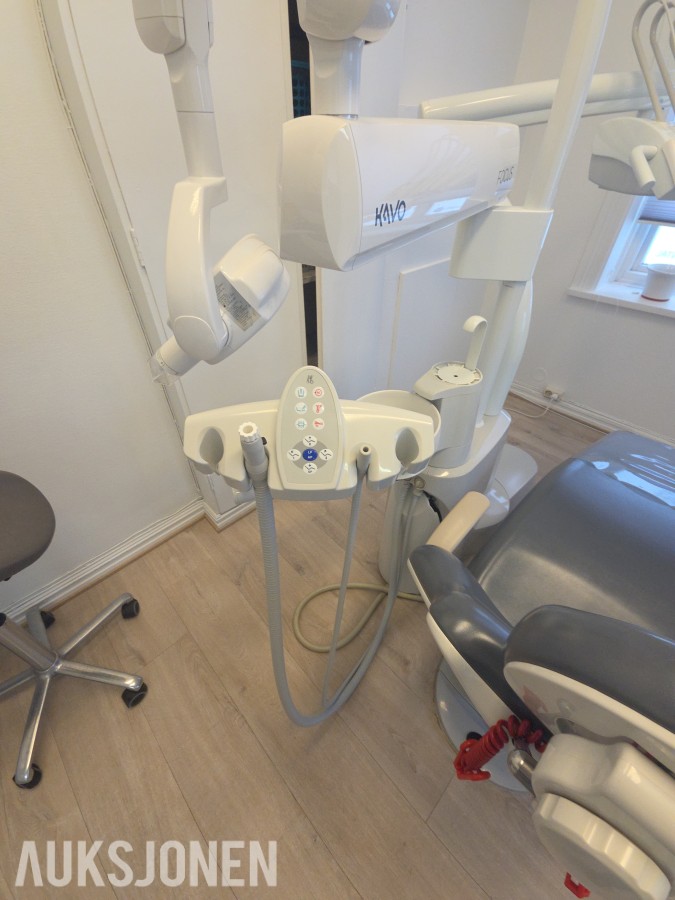 KaVo 1058 behandlingsunit med operasjonslampe og integrert røntgenarm
