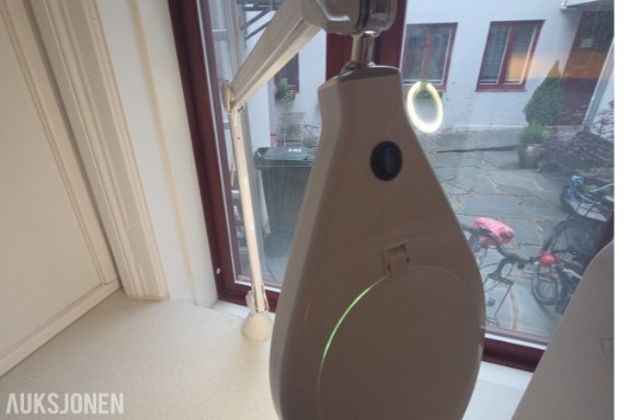 LED lupelampe med bordfeste og justerbar leddarm