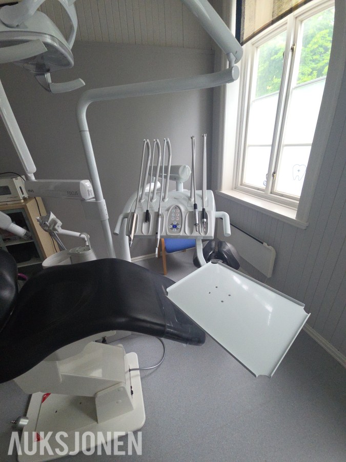 KaVo 1058 tannlegeunit med Heka Dental behandlingsstol og operasjonslampe