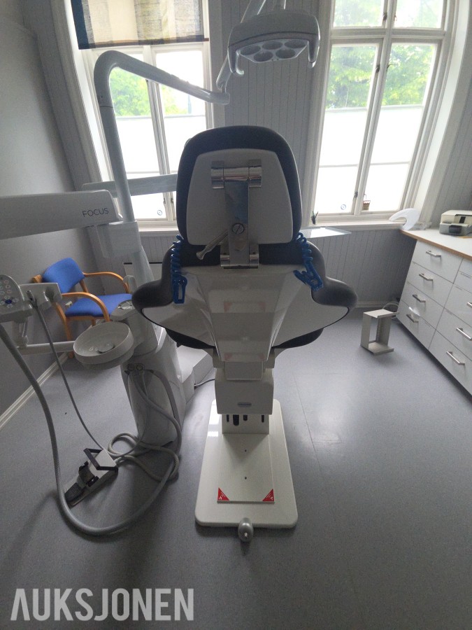 KaVo 1058 tannlegeunit med Heka Dental behandlingsstol og operasjonslampe