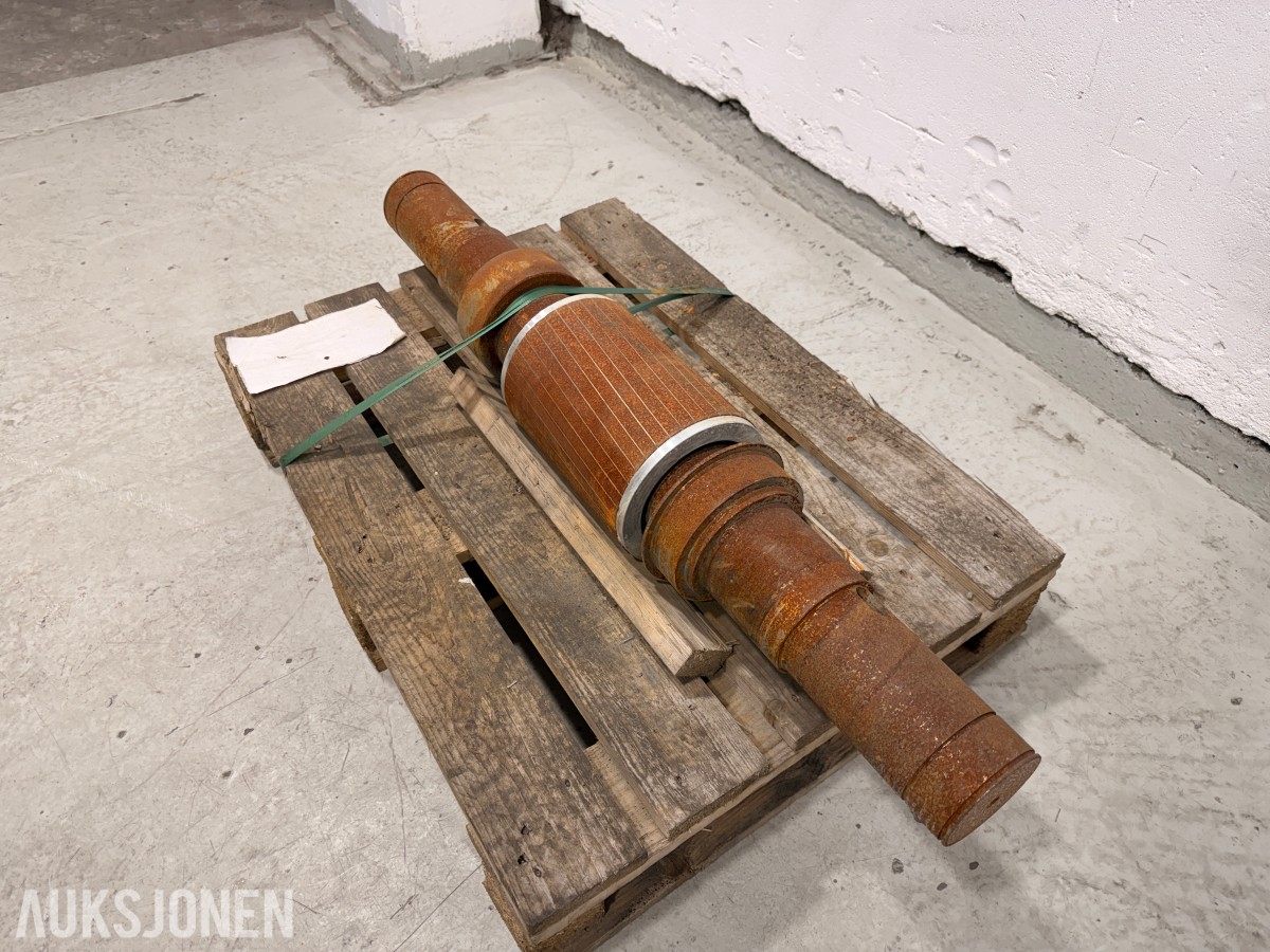 Stor aksel / maskindel - ca 90 kg