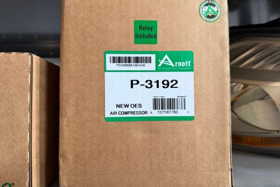 ARNOTT P-3192 LUFTFJÆRINGSKOMPRESSOR – NY I ESKE – ORIGINAL OES - TOYOTA OG LEXUS