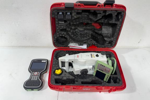 2024 Leica TS16 I 1" R1000 imaging totalstasjon med Leica CS20 LTE feltcontroller.