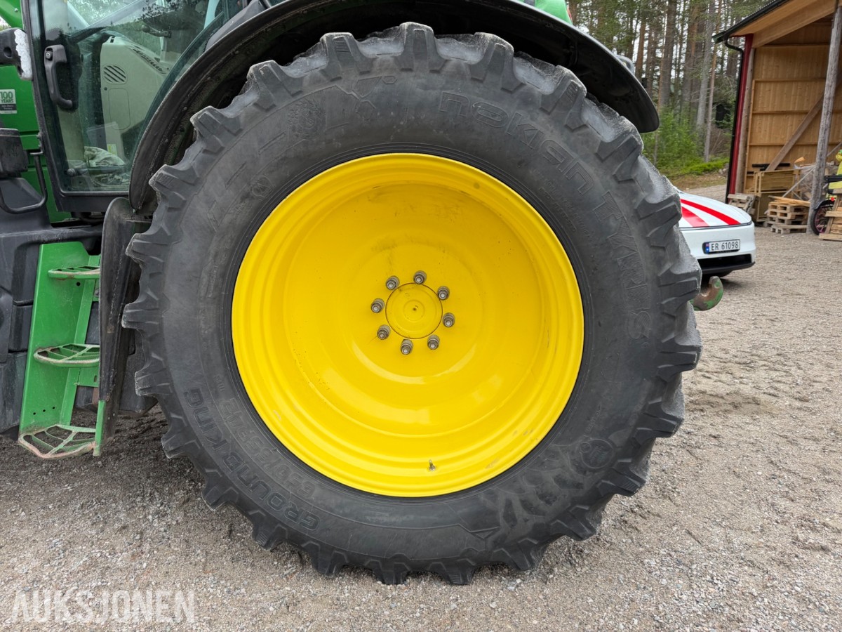 2018 John Deere 6155 R m/frontlaster og fronthydraulikk 50km/t EU-ok
