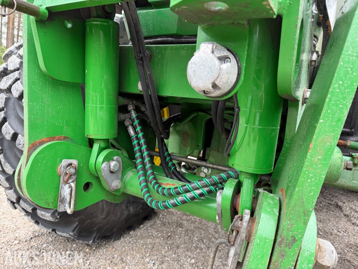 2018 John Deere 6155 R m/frontlaster og fronthydraulikk 50km/t EU-ok