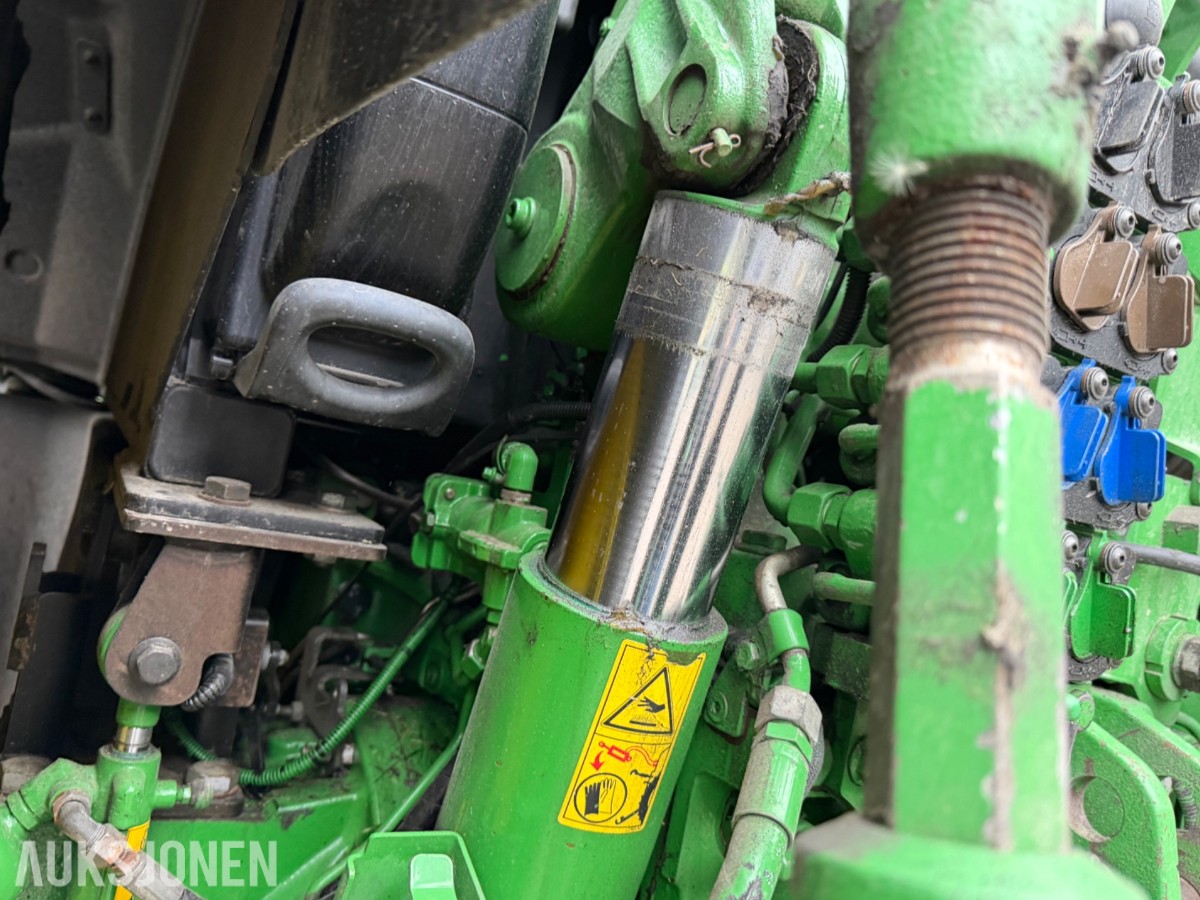 2018 John Deere 6155 R m/frontlaster og fronthydraulikk 50km/t EU-ok
