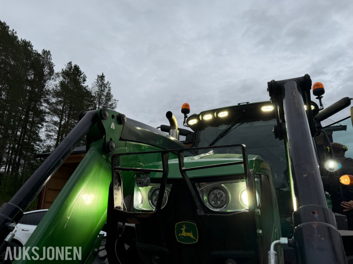 2018 John Deere 6155 R m/frontlaster og fronthydraulikk 50km/t EU-ok