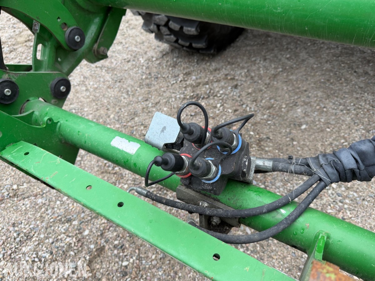 2018 John Deere 6155 R m/frontlaster og fronthydraulikk 50km/t EU-ok