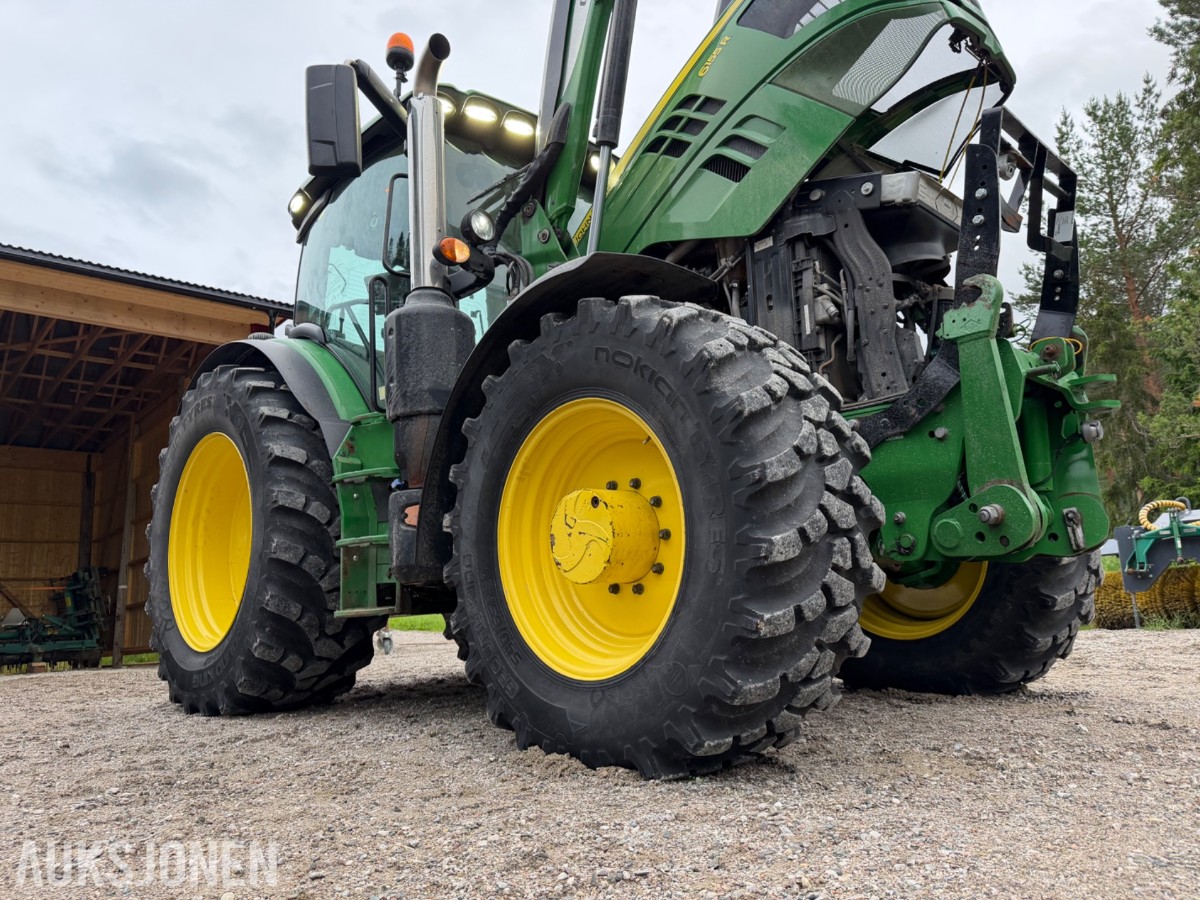 2018 John Deere 6155 R m/frontlaster og fronthydraulikk 50km/t EU-ok