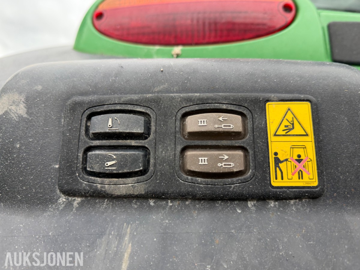 2018 John Deere 6155 R m/frontlaster og fronthydraulikk 50km/t EU-ok
