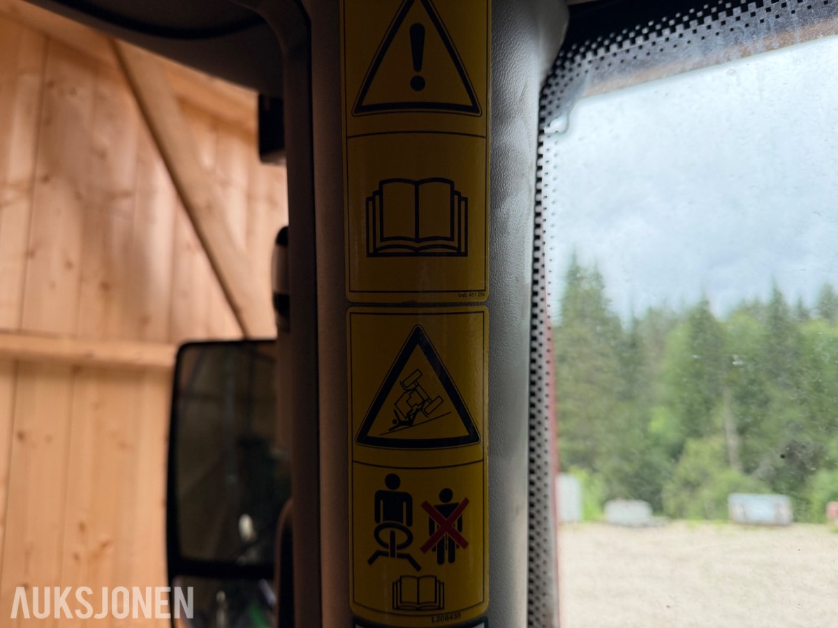 2018 John Deere 6155 R m/frontlaster og fronthydraulikk 50km/t EU-ok
