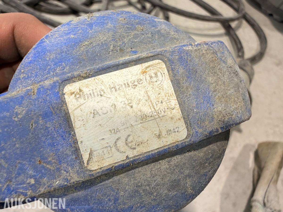 Parti med verkstedutstyr, verktøy og gass – Milwaukee, Nilfisk, Biltema m.m.