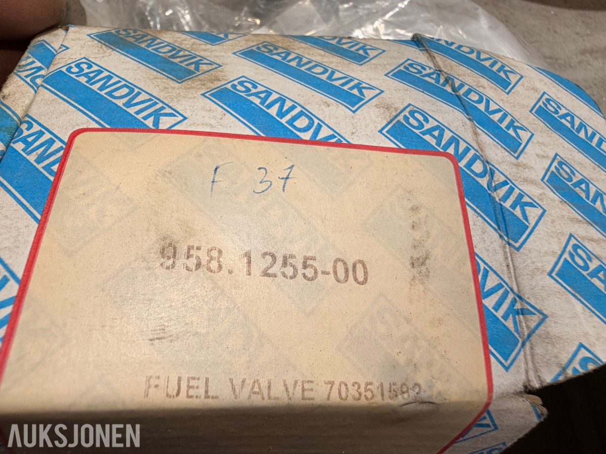 Parti med verkstedutstyr, verktøy og gass – Milwaukee, Nilfisk, Biltema m.m.