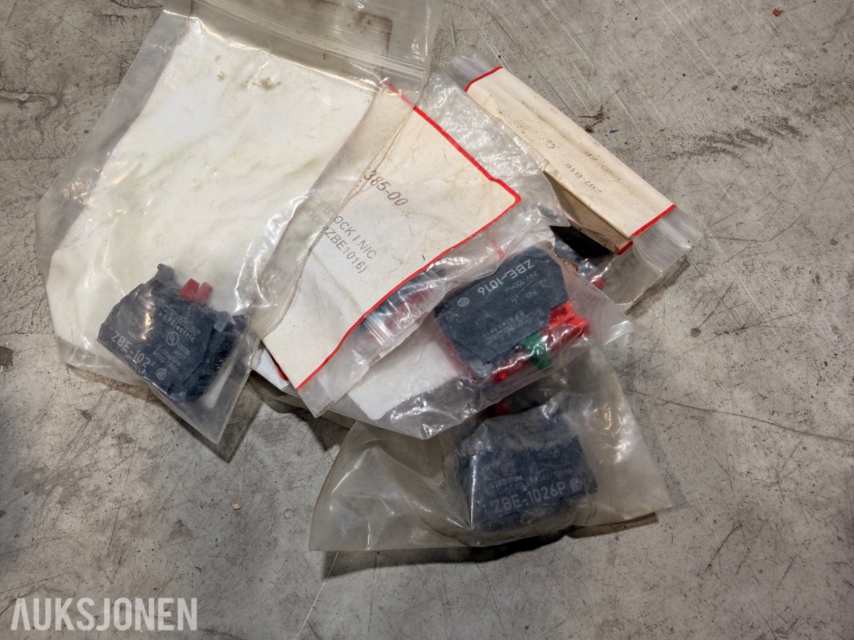 Parti med verkstedutstyr, verktøy og gass – Milwaukee, Nilfisk, Biltema m.m.