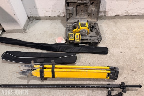 2022 GeoMax Zone60 DG helautomatisk tofallslaser med ZRD105 mottaker, ZRC60 fjernkontroll, stativ og tilbehør