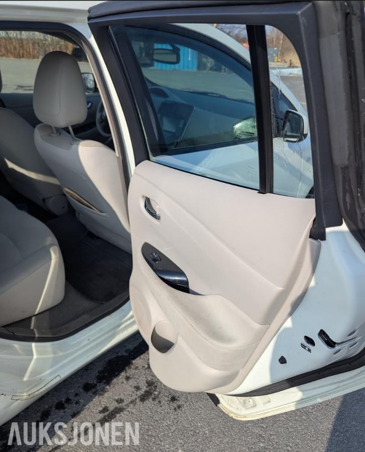 2012 Nissan Leaf S+V dekk, EU ok til 06.2028