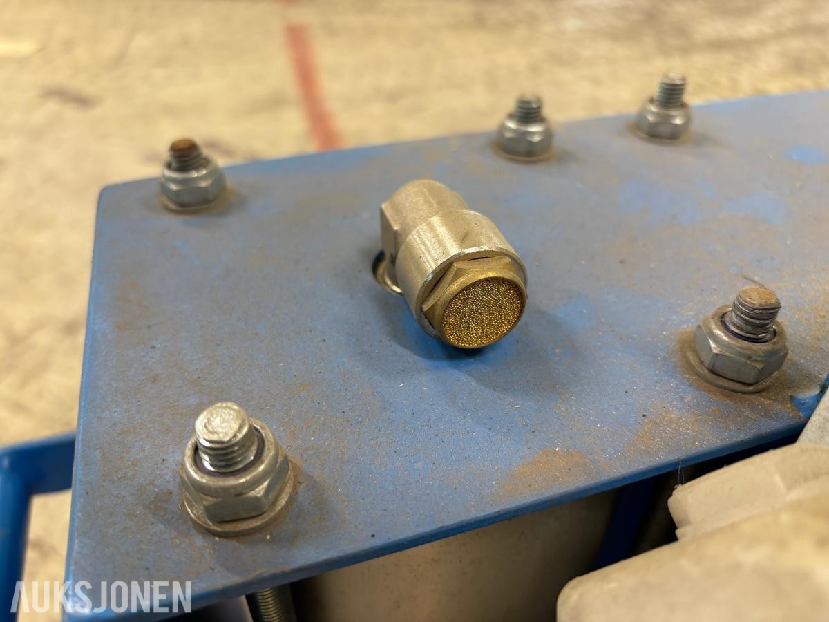 Pneumatisk 4-veis trykkluftfordeler / fordelingsstasjon med styreskap  – 230V