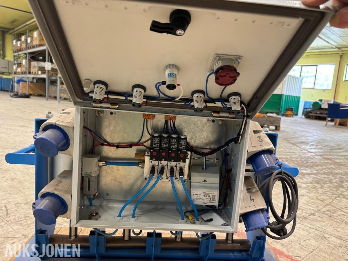 Pneumatisk 4-veis trykkluftfordeler / fordelingsstasjon med styreskap  – 230V