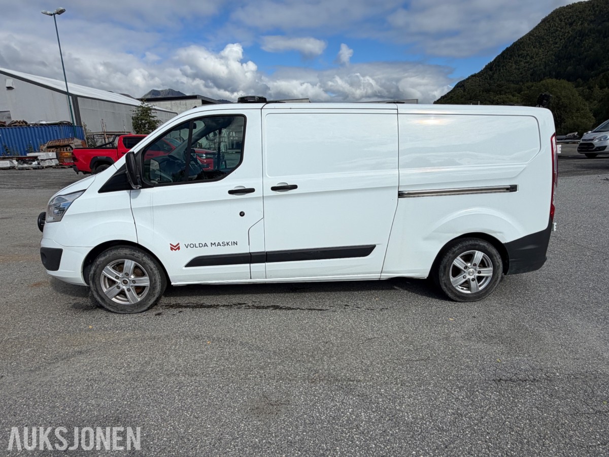 Ford Transit Custom varebil - Arbeids-/varsellys på tak -