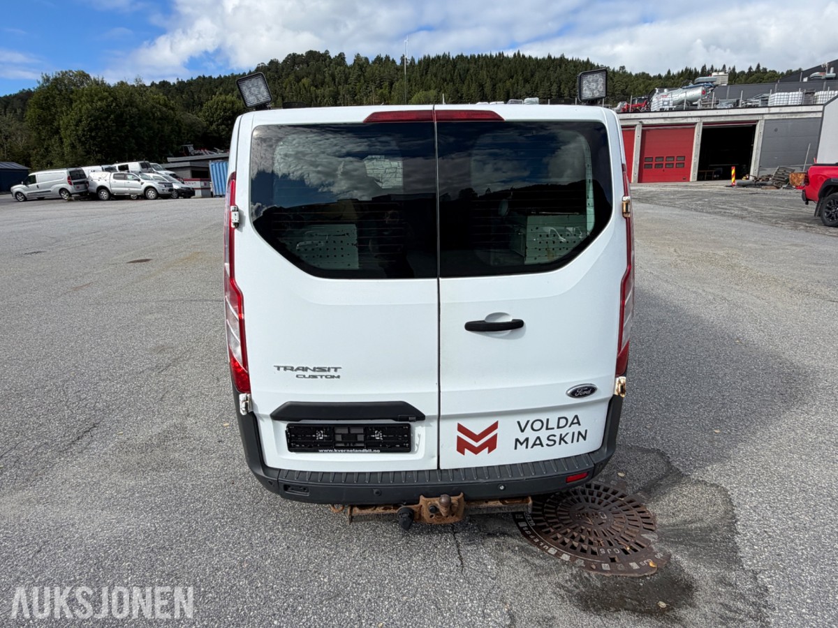 Ford Transit Custom varebil - Arbeids-/varsellys på tak -