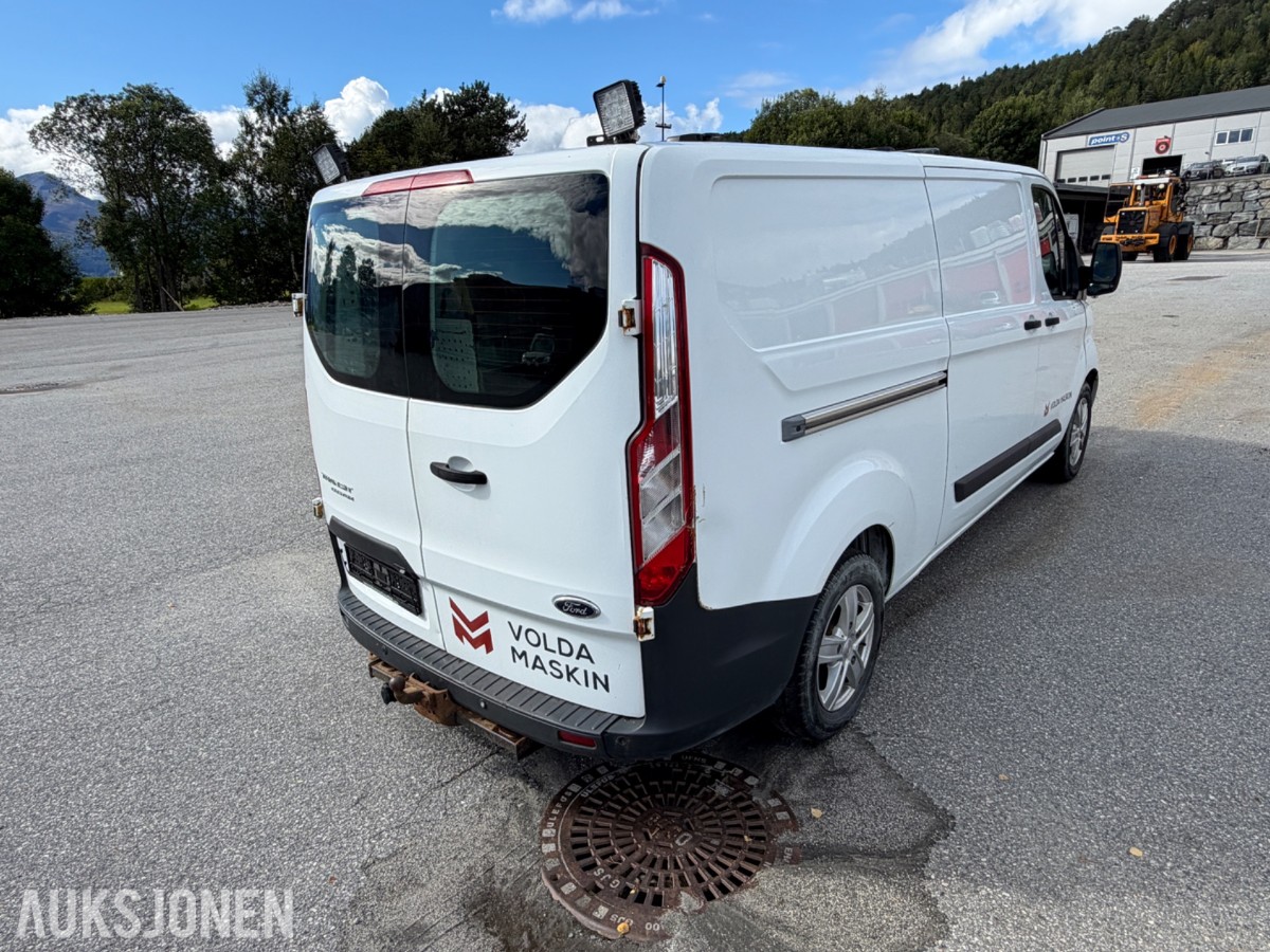 Ford Transit Custom varebil - Arbeids-/varsellys på tak -