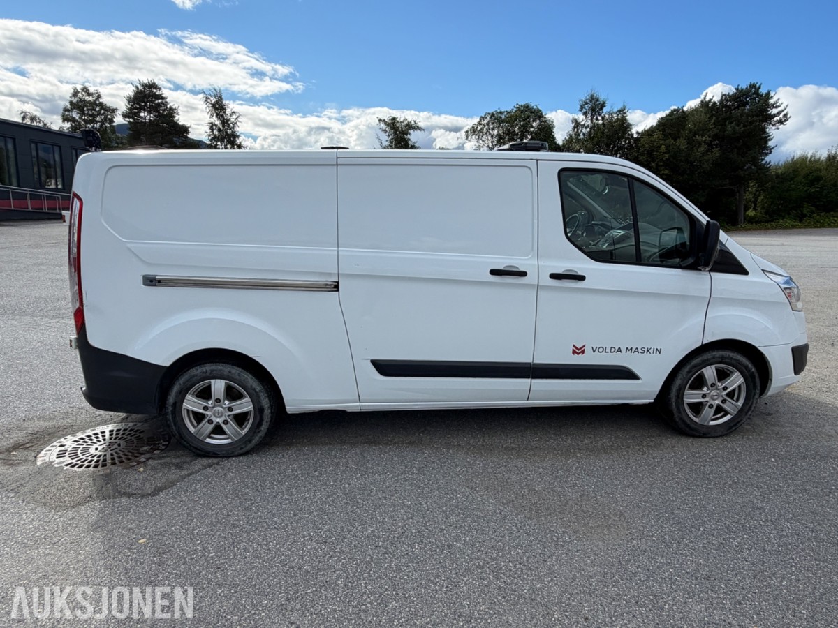 Ford Transit Custom varebil - Arbeids-/varsellys på tak -