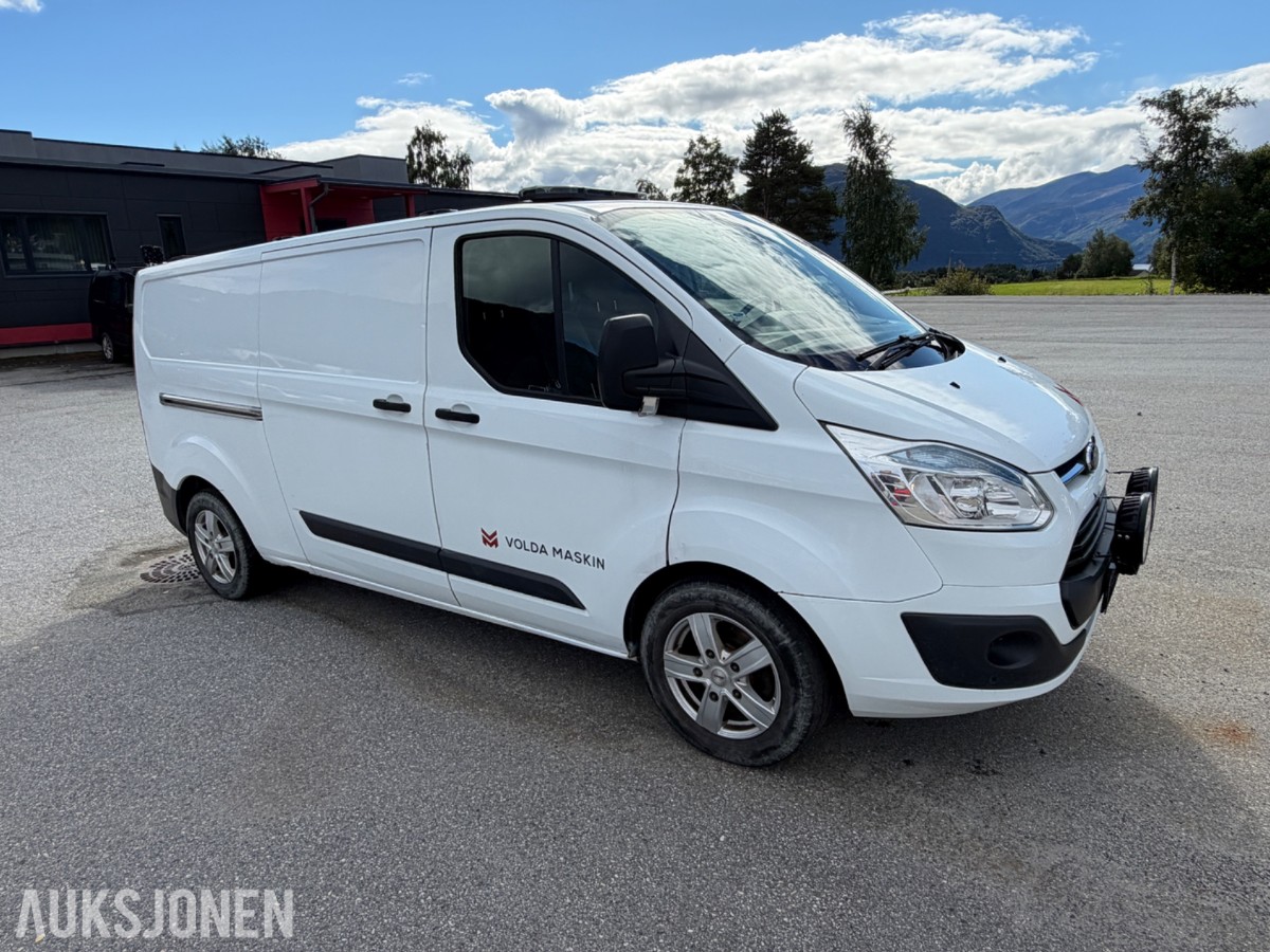 Ford Transit Custom varebil - Arbeids-/varsellys på tak -