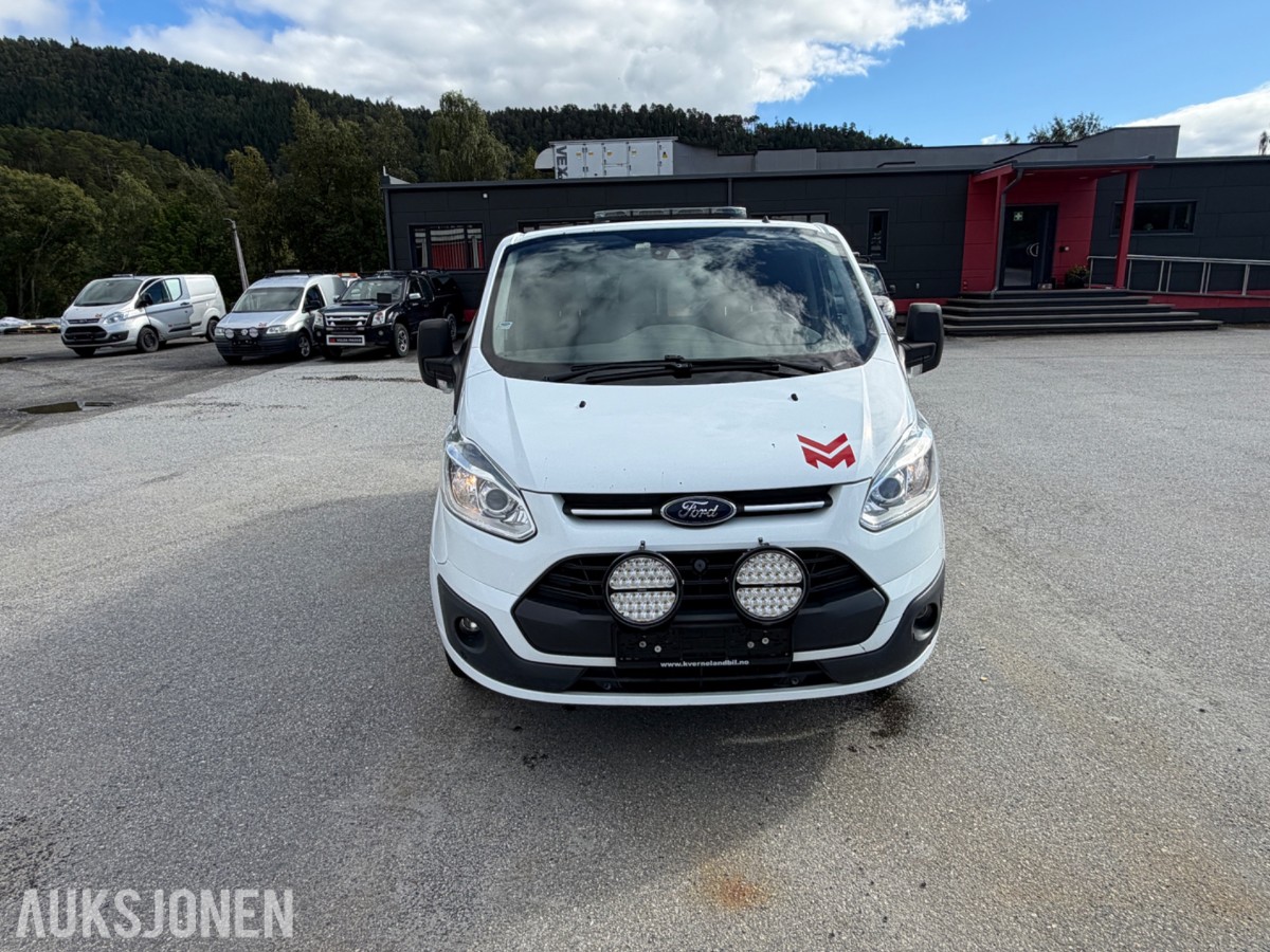 Ford Transit Custom varebil - Arbeids-/varsellys på tak -
