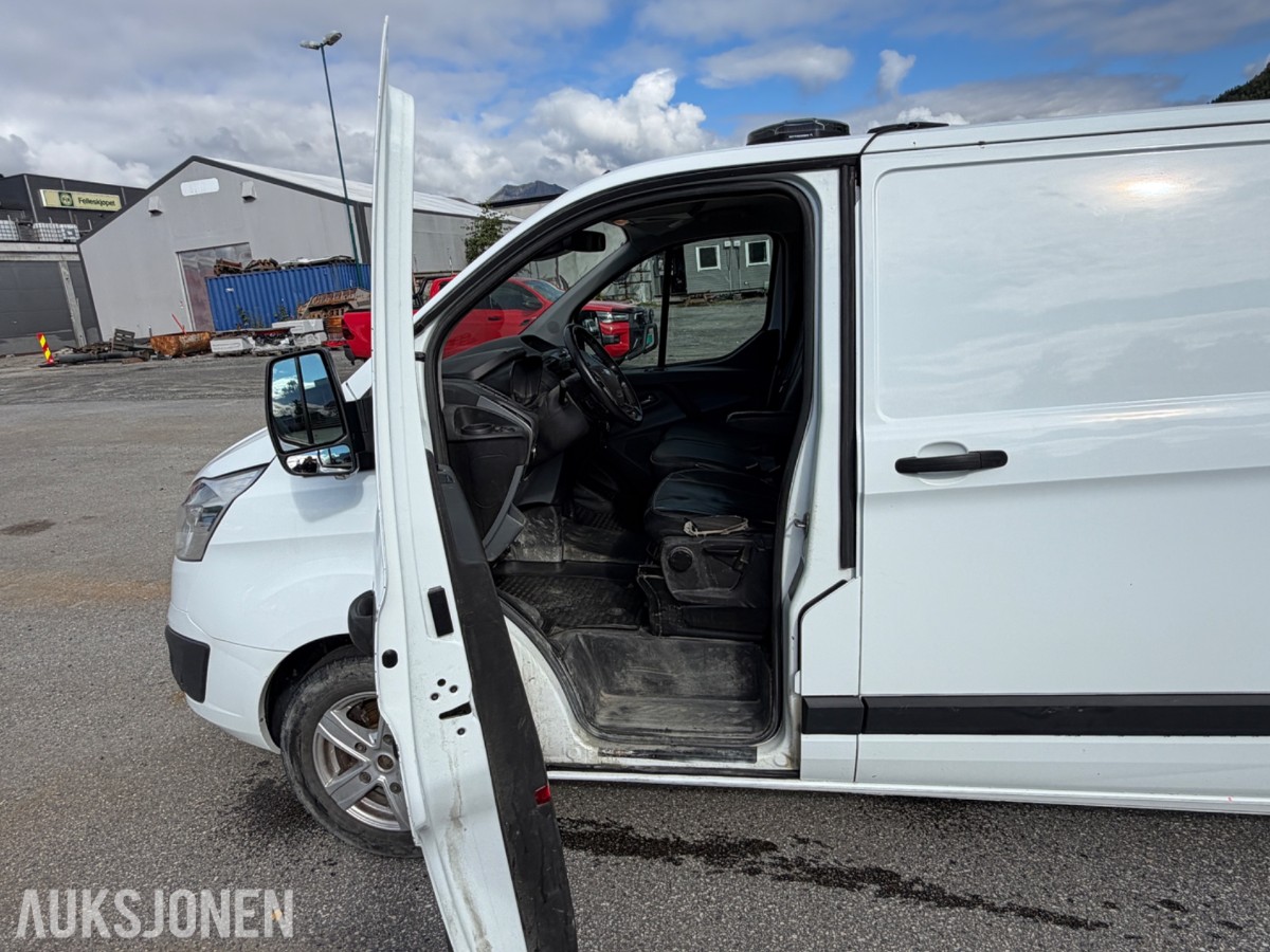 Ford Transit Custom varebil - Arbeids-/varsellys på tak -