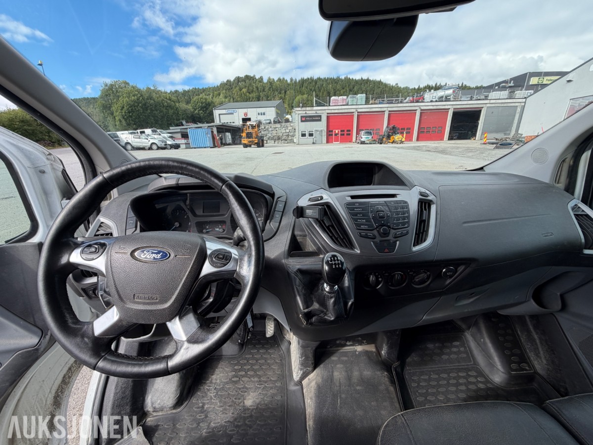 Ford Transit Custom varebil - Arbeids-/varsellys på tak -