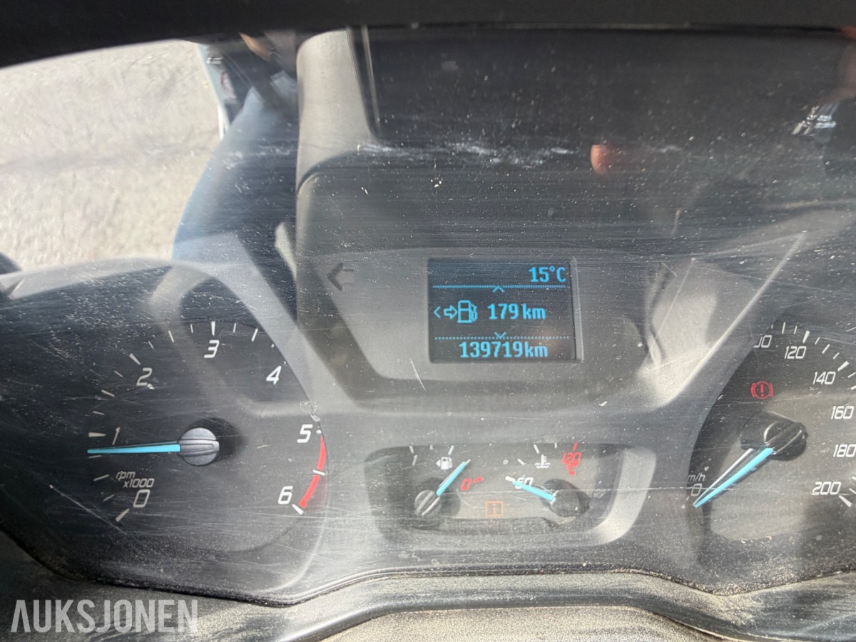Ford Transit Custom varebil - Arbeids-/varsellys på tak -