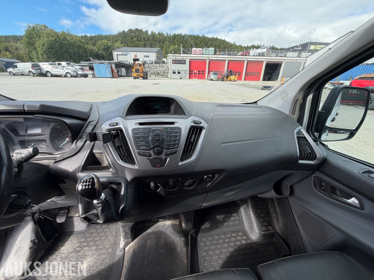 Ford Transit Custom varebil - Arbeids-/varsellys på tak -