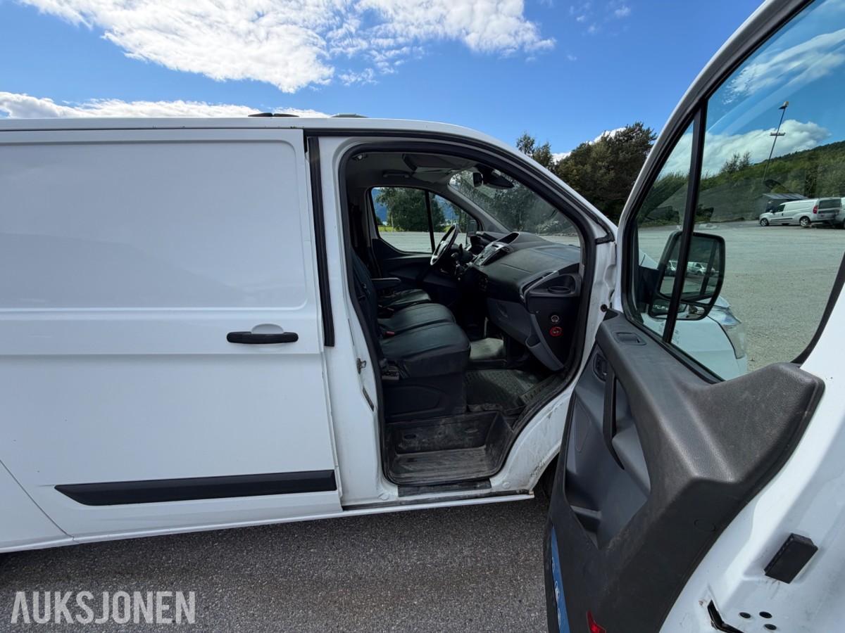 Ford Transit Custom varebil - Arbeids-/varsellys på tak -