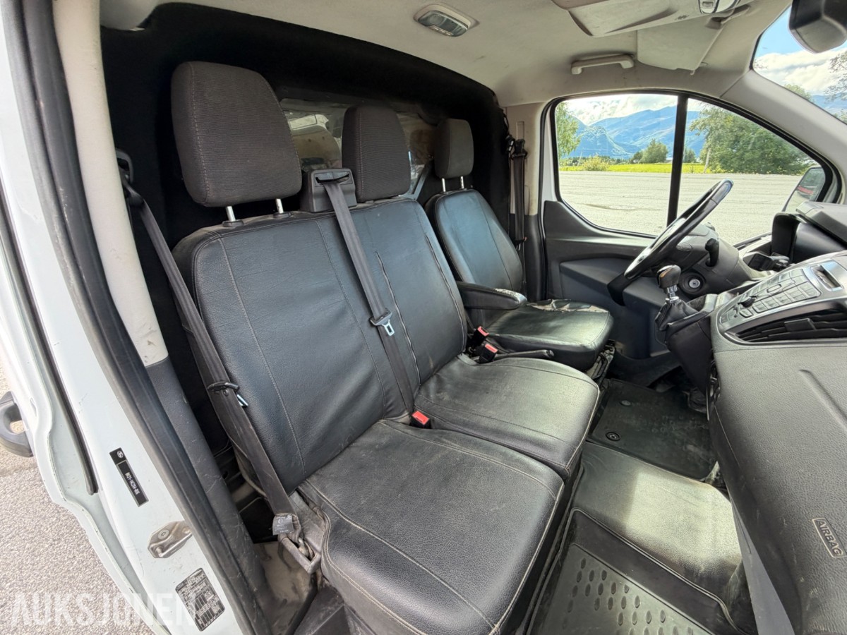 Ford Transit Custom varebil - Arbeids-/varsellys på tak -