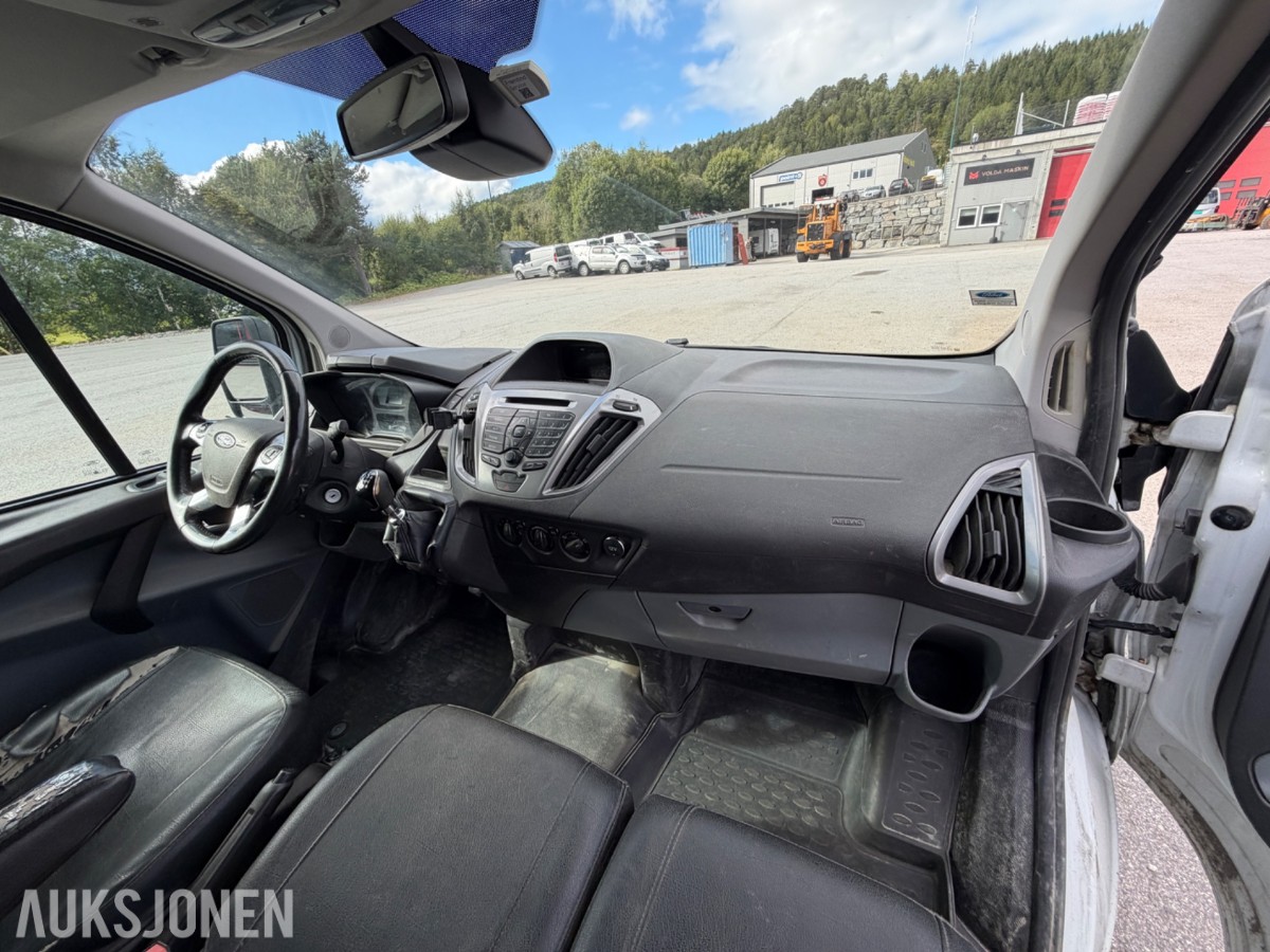 Ford Transit Custom varebil - Arbeids-/varsellys på tak -