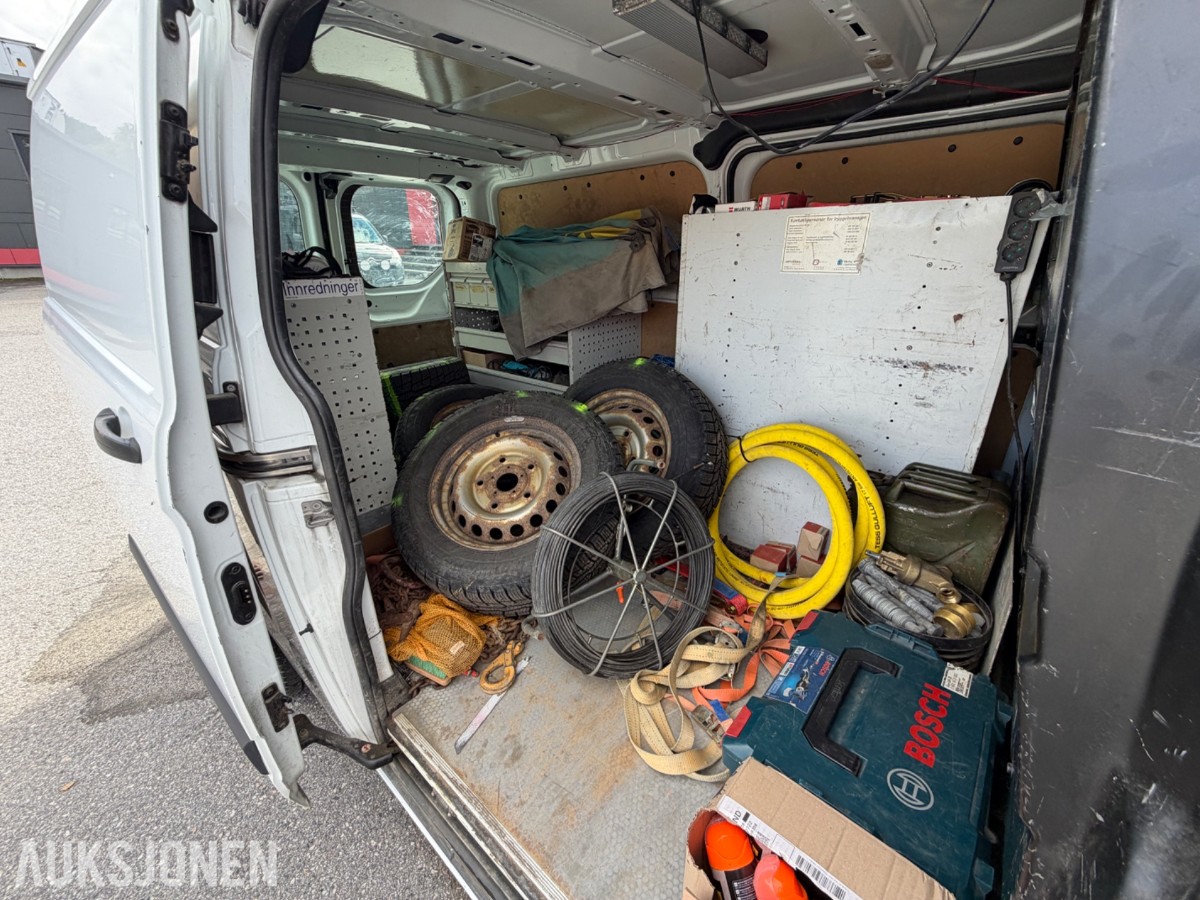 Ford Transit Custom varebil - Arbeids-/varsellys på tak -