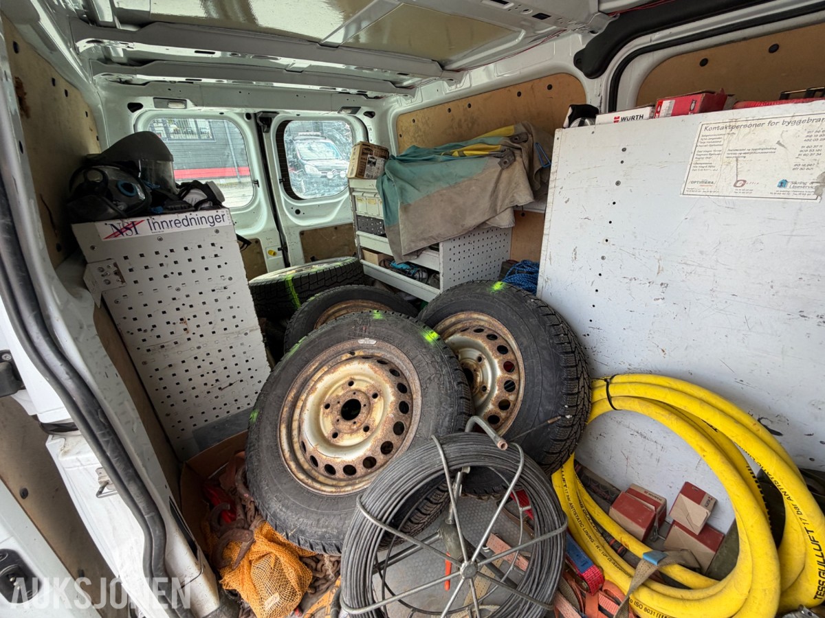 Ford Transit Custom varebil - Arbeids-/varsellys på tak -