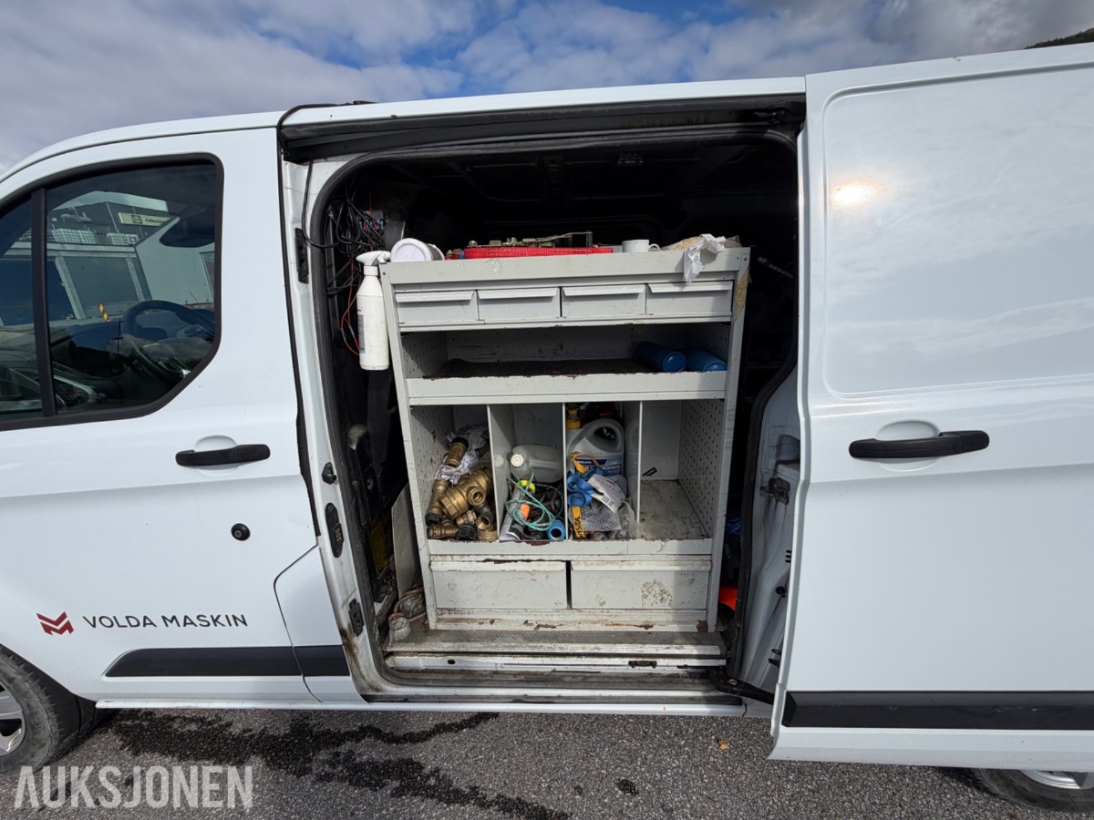 Ford Transit Custom varebil - Arbeids-/varsellys på tak -