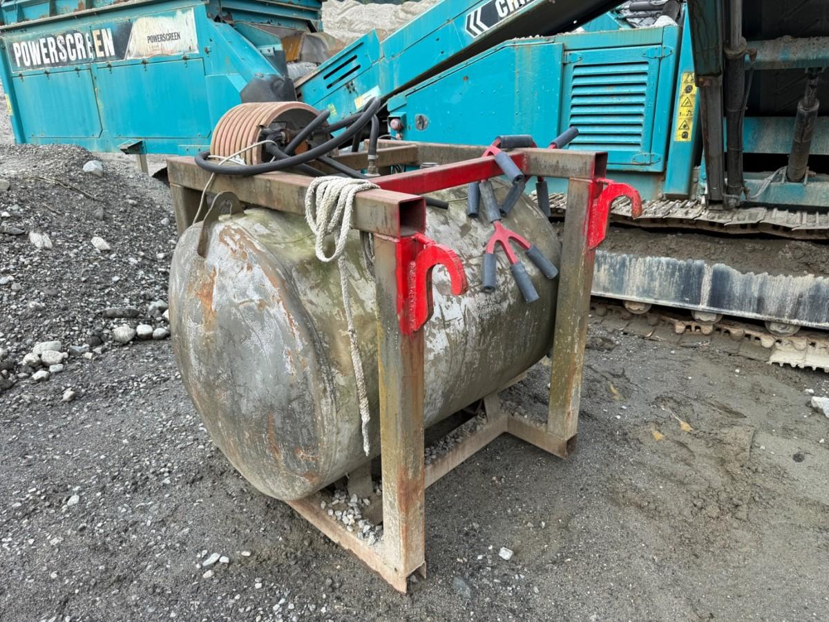 2008 Powerscreen Chieftain 2100X mobilt sikteverk m/reservedelscontainer