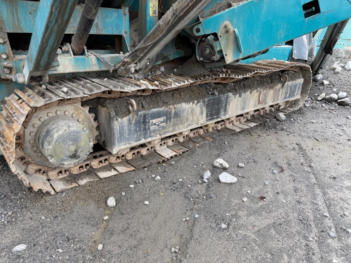 2008 Powerscreen Chieftain 2100X mobilt sikteverk m/reservedelscontainer
