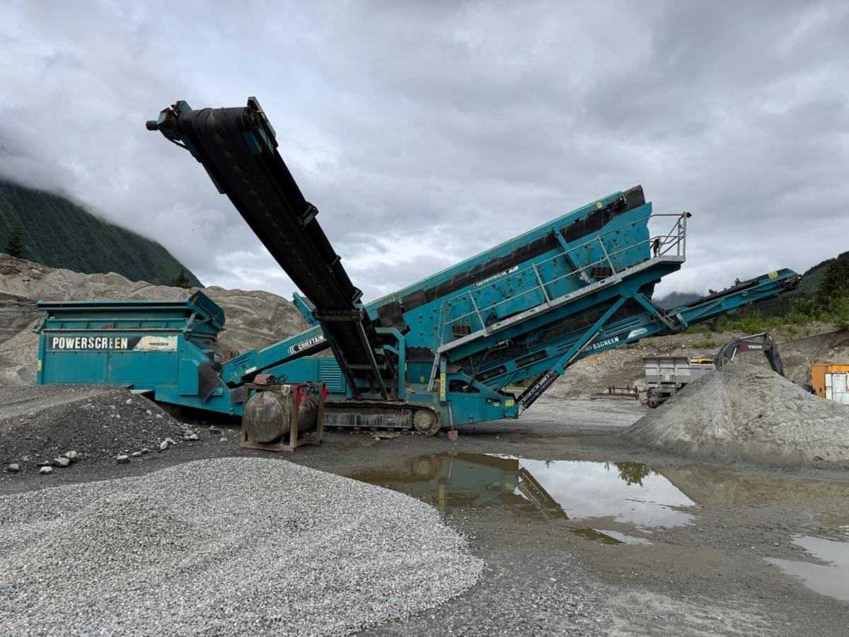 2008 Powerscreen Chieftain 2100X mobilt sikteverk m/reservedelscontainer