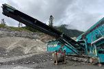 2008 Powerscreen Chieftain 2100X mobilt sikteverk m/reservedelscontainer 